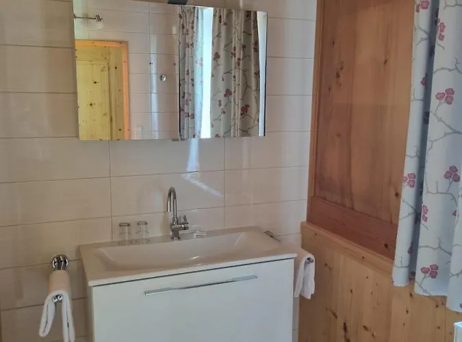 拉德纳旅馆 招待所 3*